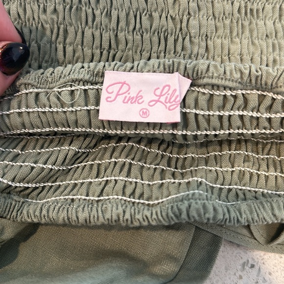 NWOT Pink Lily Jumpsuit. Size Medium. Green. Has pockets. Never worn. - Picture 3 of 3